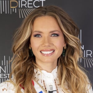 Exclusif - Amandine Petit (Miss France 2021) - En lice pour le concours de Miss Univers 2020, le 16 mai 2021 à Davie, en Floride (heure américaine) - Backstage de l'émission OEED (On Est En Direct) , présentée par Laurent Ruquier et diffusée en direct le 17/04/21 sur France2 - Paris le 17/04/2021 ©Jack Tribeca / Bestimage 