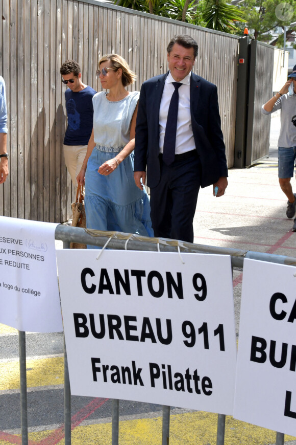 Christian Estrosi, le maire de Nice, et sa femme Laura Tenoudji Estrosi ont voté à Nice le 27 juin 2021 au collège Port Lympia, pour le second tour des élections régionales et départementales. © Bruno Bebert / Bestimage