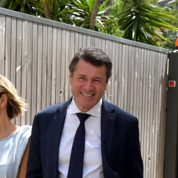 Christian Estrosi, le maire de Nice, et sa femme Laura Tenoudji Estrosi ont voté à Nice le 27 juin 2021 au collège Port Lympia, pour le second tour des élections régionales et départementales. © Bruno Bebert / Bestimage