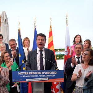 Exclusif - Christian Estrosi, le Maire de Nice, sa femme Laura Tenoudji Estrosi et leur fille Bianca à la soirée après les résultats du second tour des élections régionales et départementales, à Nice, le 27 juin 2021. Renaud Muselier a largement remporté l'élection régionale avec plus de 56% des votes, et tous les binômes des Alpes-Maritimes soutenus par Christian Estrosi ou les LR ont gagné face au RN. © Bruno Bebert/Bestimage