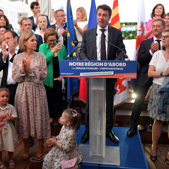 Exclusif - Christian Estrosi, le Maire de Nice, sa femme Laura Tenoudji Estrosi et leur fille Bianca à la soirée après les résultats du second tour des élections régionales et départementales, à Nice, le 27 juin 2021. Renaud Muselier a largement remporté l'élection régionale avec plus de 56% des votes, et tous les binômes des Alpes-Maritimes soutenus par Christian Estrosi ou les LR ont gagné face au RN. © Bruno Bebert/Bestimage