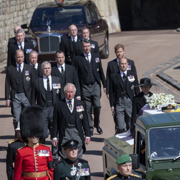 Le prince Charles, prince de Galles, la princesse Anne, le prince Andrew, duc d'York, le prince Edward, comte de Wessex, le prince William, duc de Cambridge, Peter Phillips, le prince Harry, duc de Sussex, David Armstrong-Jones, comte de Snowdon, Sir Timothy Laurence - Arrivées aux funérailles du prince Philip, duc d'Edimbourg à la chapelle Saint-Georges du château de Windsor, le 17 avril 2021.