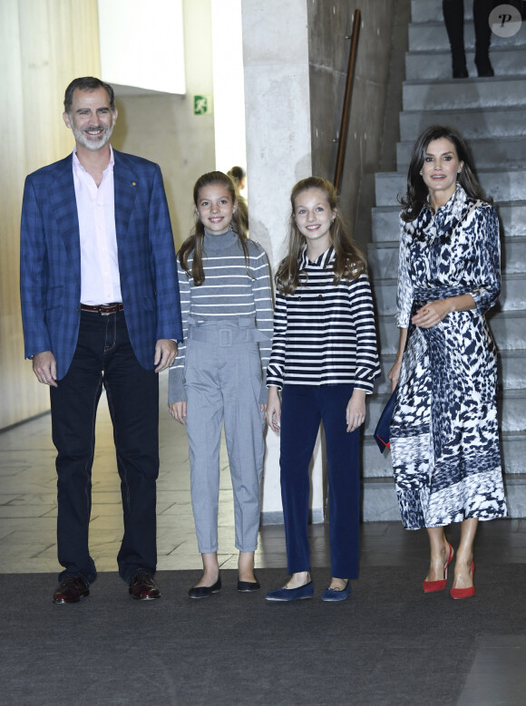 La princesse Leonor et l'infante Sofia d'Espagne placées en quarantaine après qu'une de leur camarade soit positive au covid-19 - Le roi Felipe VI d'Espagne, l'infante Sofia, la princesse Leonor, la reine Letizia - 10ème jubilé de la fondation Princesse de Girona (Princess of Girona Foundation) à Barcelone le 5 novembre 2019.