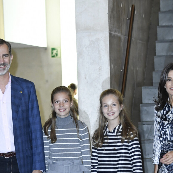 La princesse Leonor et l'infante Sofia d'Espagne placées en quarantaine après qu'une de leur camarade soit positive au covid-19 - Le roi Felipe VI d'Espagne, l'infante Sofia, la princesse Leonor, la reine Letizia - 10ème jubilé de la fondation Princesse de Girona (Princess of Girona Foundation) à Barcelone le 5 novembre 2019.