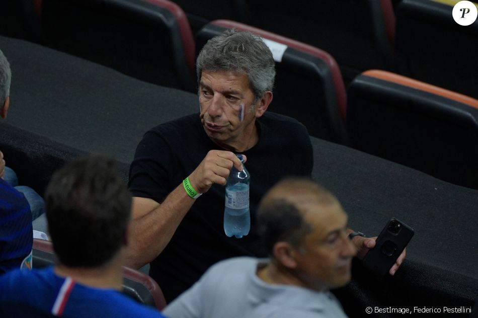 Michel Cymes a assisté au 8e de finale de l'Euro 2020 opposant la France à la Suisse au stade Arena Nationala. Bucarest, le 28 juin 2021. © Federico Pestellini / Panoramic / Bestimage