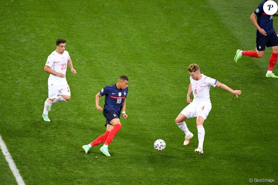 Kylian Mbappé lors du 8e de finale de l'Euro 2020 opposant la France à la Suisse au stade Arena Nationala. Bucarest, le 28 juin 2021. © Anthony Bibard / FEP/Panoramic / Bestimage