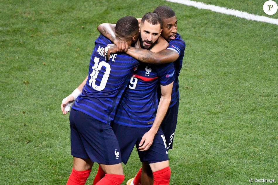 Kylian Mbappé, Karim Benzema et Presnel Kimpembe lors du 8e de finale de l'Euro 2020 opposant la France à la Suisse au stade Arena Nationala. Bucarest, le 28 juin 2021. © Anthony Bibard / FEP/Panoramic / Bestimage