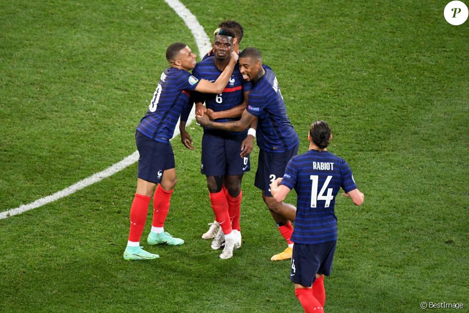 Kylian Mbappé, Paul Pogba, Presnel Kimpembe et Adrien Rabiot lors du 8e de finale de l'Euro 2020 opposant la France à la Suisse au stade Arena Nationala. Bucarest, le 28 juin 2021. © Anthony Bibard / FEP/Panoramic / Bestimage