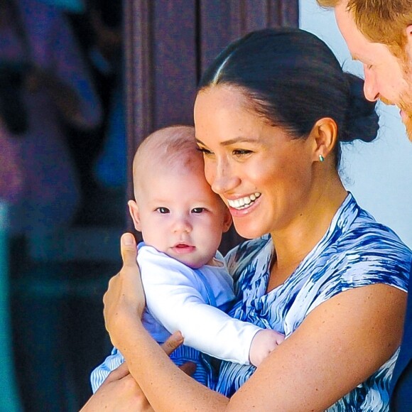 Le prince Harry et Meghan Markle présentent leur fils Archie à Desmond Tutu à Cape Town, Afrique du Sud le 25 septembre 2019.