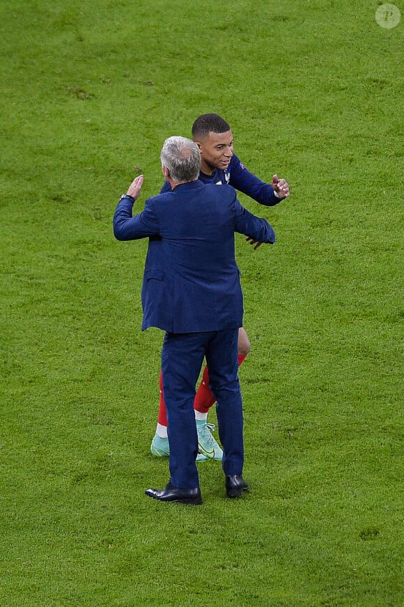 Kylian Mbappe et Didier Deschamps lors du match de l'UEFA Euro 2020 opposant l'Allemagne à la France au stade Allianz Arena à Munich, Allemagne, le 15 juin 2021. © Federico Pestellini/Panoramic/Bestimage