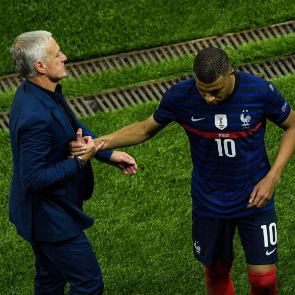 Kylian Mbappe - Didier Deschamps - Match de football de l'Euro 2021 au stade Arena Nationala à Bucarest. © Federico Pestellini / Panoramic / Bestimage