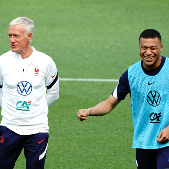 Didier Deschamps - Kylian Mbappe lors de l'entraînement de l'équipe de France de football à Nice, France, le 1er juin 2021. © Norbert Scanella/Panoramic/Bestimage