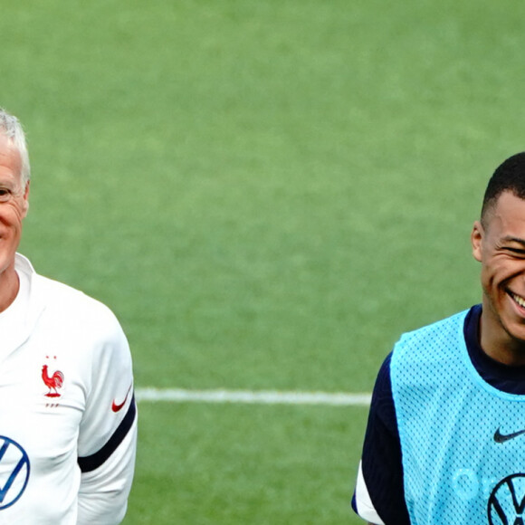 Didier Deschamps - Kylian Mbappe lors de l'entraînement de l'équipe de France de football à Nice, France, le 1er juin 2021. © Norbert Scanella/Panoramic/Bestimage