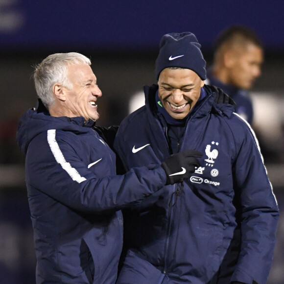 Didier Deschamps, Kylian Mbappé - Entraînement de l'équipe de France avant les qualifications pour l'Euro 2020 à Clairefontaine, le 11 novembre 2019. © Anthony Bibard / Panoramic / Bestimage