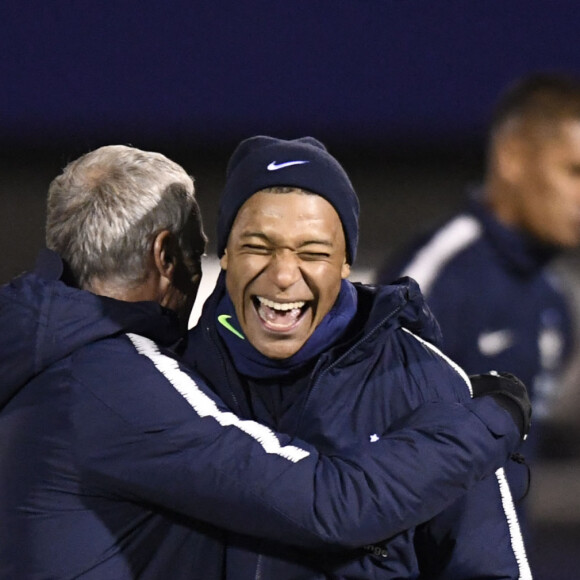 Didier Deschamps, Kylian Mbappé - Entraînement de l'équipe de France avant les qualifications pour l'Euro 2020 à Clairefontaine, le 11 novembre 2019. © Anthony Bibard / Panoramic / Bestimage