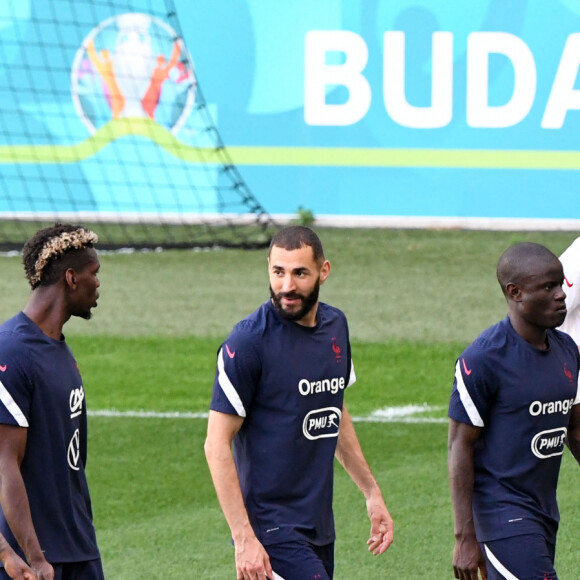 Karim Benzema, N'Golo Kanté, Cyril Moine (préparateur sportif) et Adrien Rabiot lors de l'entraînement de l'équipe de France de football pendant UEFA EURO 2020, à Budapest, Hongrie, le 21 juin 2021. © Anthony Bibard/FEP/Panoramic/Bestimage