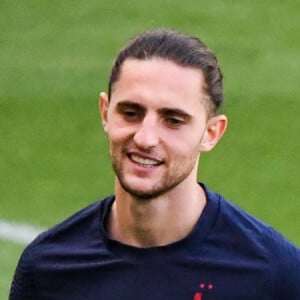 Antoine Griezmann et Adrien Rabiot lors de l'entraînement de l'équipe de France de football pendant UEFA EURO 2020, à Budapest, Hongrie, le 21 juin 2021. © Anthony Bibard/FEP/Panoramic/Bestimage