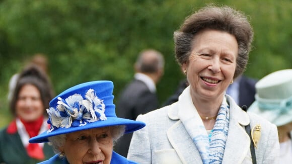 Elizabeth II et la princesse Anne en Ecosse : mère et fille s'offrent une sortie champêtre