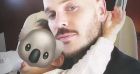 M. Pokora et son fils Kenna dans l'avion. Juin 2021