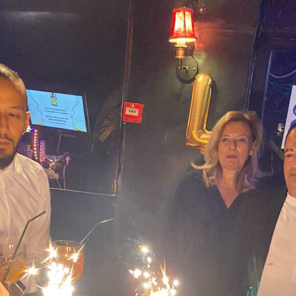 Exclusif - Valérie Trierweiler - Jean-Luc Romero fête ses 62 ans au Banana Café à Paris le 30 juin 2021. © Baldini / Bestimage 