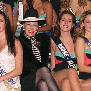 Election Miss France 2000, présentation des Miss avec Miss France 1999 Mareva Galanter et Geneviève de Fontenay