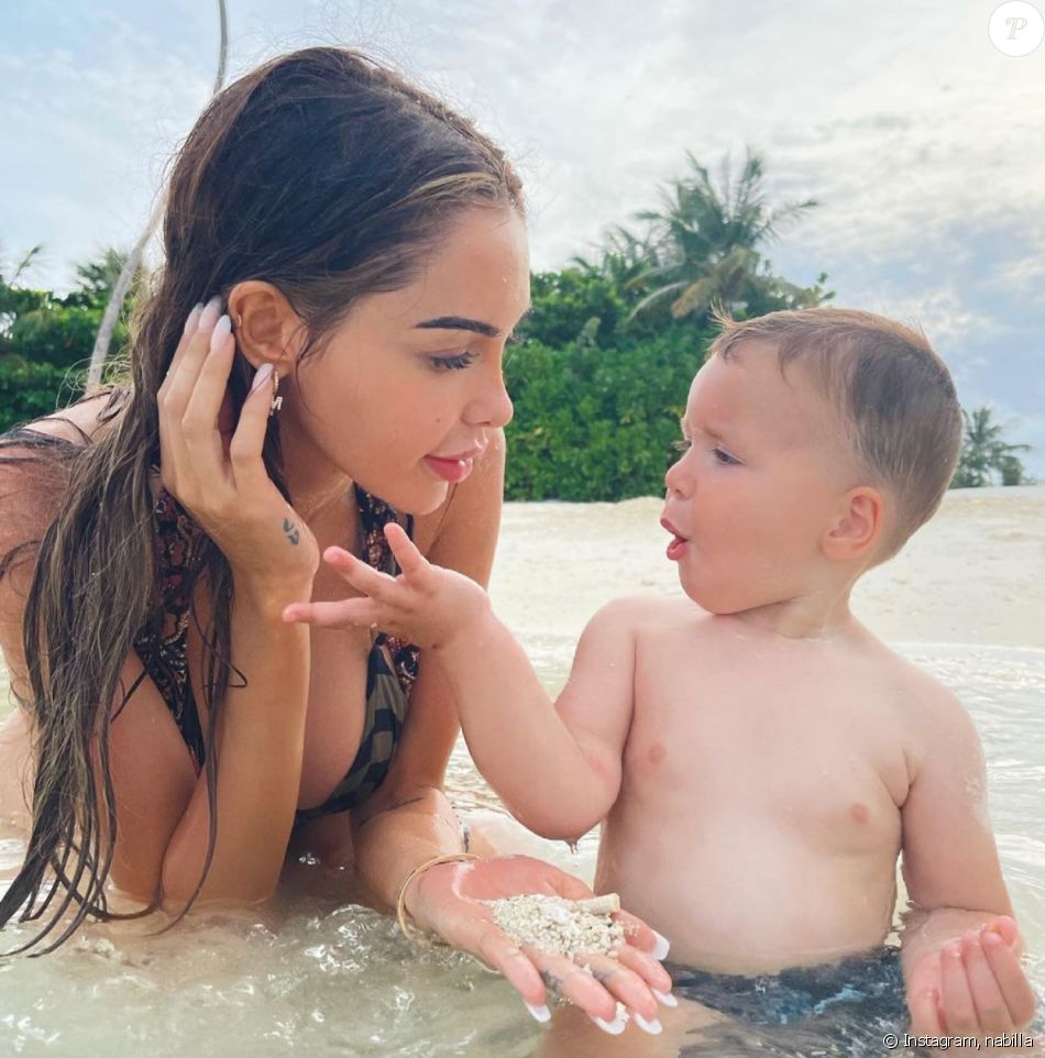 Nabilla en vacances en famille avec son mari Thomas Vergara et leur fils Milann - Instagram