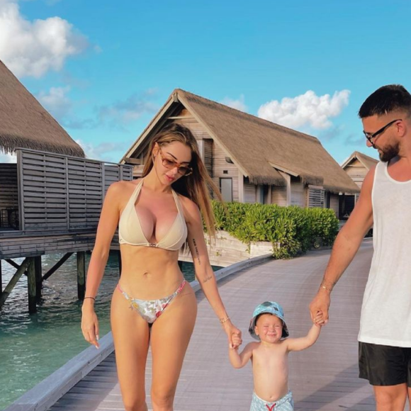 Nabilla en vacances en famille avec son mari Thomas Vergara et leur fils Milann - Instagram