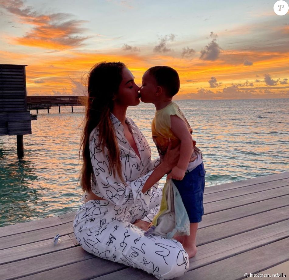 Nabilla en vacances en famille avec son mari Thomas Vergara et leur fils Milann - Instagram