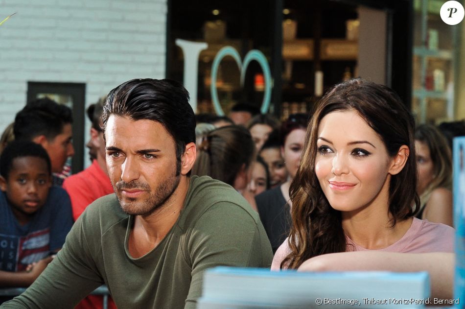 Exclusif - Nabilla Benattia dédicace son livre "Trop Vite" avec son compagnon Thomas Vergara au centre commercial "Merignac Soleil" à Bordeaux, le 26 juin 2016. © Thibaut Moritz-Patrick Bernard/Bestimage