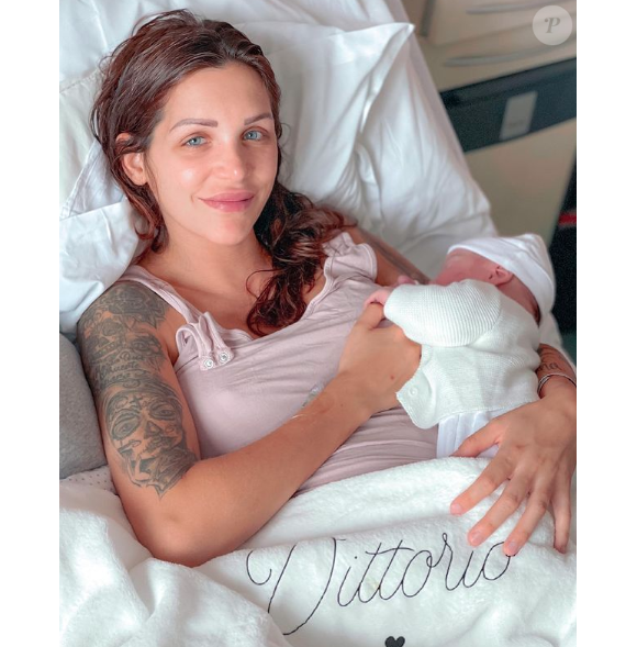 Julia Paredes présente son fils Vittorio, né le 25 juin 2021.