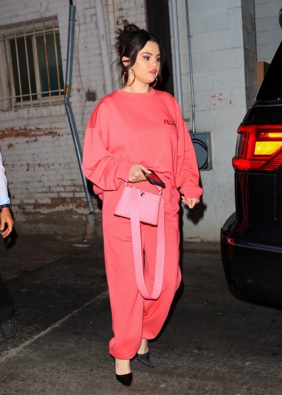 Exclusif - Selena Gomez à la sortie d'un dîner au restaurant "Wally" à Los Angeles, le 2 juillet 2021.