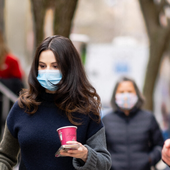Exclusif - Selena Gomez est sur le tournage du film "Only Murders in the building" à New York, le 10 avril 2021.