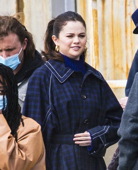 Exclusif - Selena Gomez sur le tournage de l'émission "Only Murders in the Building" sur un site industriel dans le quartier du Bronx à New York le 31 mars 2021.