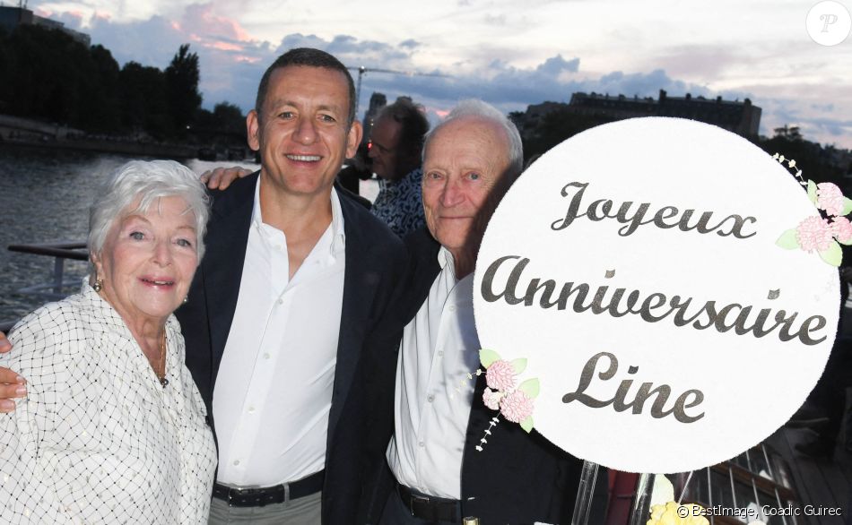Line Renaud, Dany Boon et Jérôme Seydoux - Soirée de fin de tournage du film "Une belle course" et anniversaire surprise de Line Renaud (93 ans) sur la péniche Excellence à Paris, France, le 3 juillet 2021. © Coadic Guirec/Bestimage