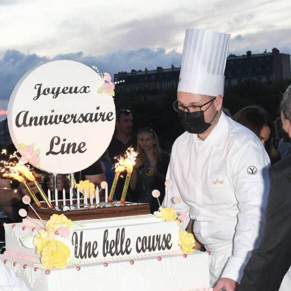 Soirée de fin de tournage du film "Une belle course" et anniversaire surprise de Line Renaud (93 ans) sur la péniche Excellence à Paris, France, le 3 juillet 2021. © Coadic Guirec/Bestimage 