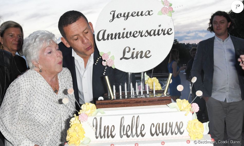 Semi-exclusif - Line Renaud et Dany Boon - Soirée de fin de tournage du film "Une belle course" et anniversaire surprise de Line Renaud (93 ans) sur la péniche Excellence à Paris, France, le 3 juillet 2021. © Coadic Guirec/Bestimage
