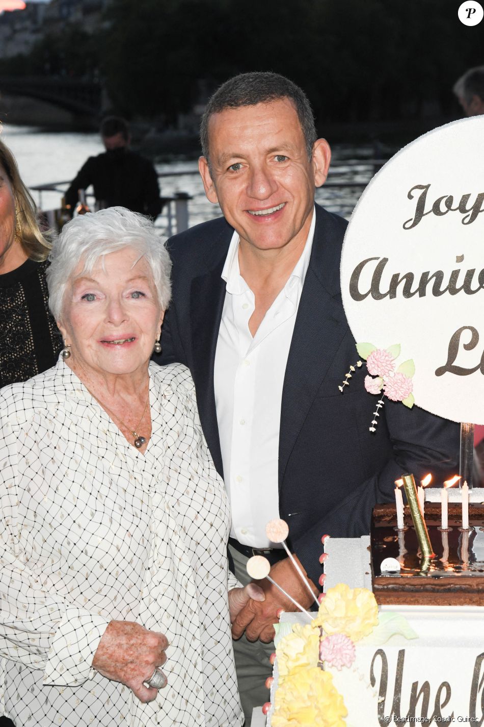 Line Renaud et Dany Boon - Soirée de fin de tournage du film "Une belle course" et anniversaire surprise de Line Renaud (93 ans) sur la péniche Excellence à Paris, France, le 3 juillet 2021. © Coadic Guirec/Bestimage