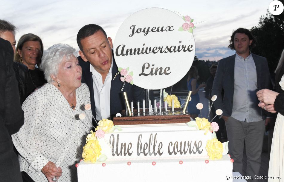 Line Renaud et Dany Boon - Soirée de fin de tournage du film "Une belle course" et anniversaire surprise de Line Renaud (93 ans) sur la péniche Excellence à Paris, France, le 3 juillet 2021. © Coadic Guirec/Bestimage