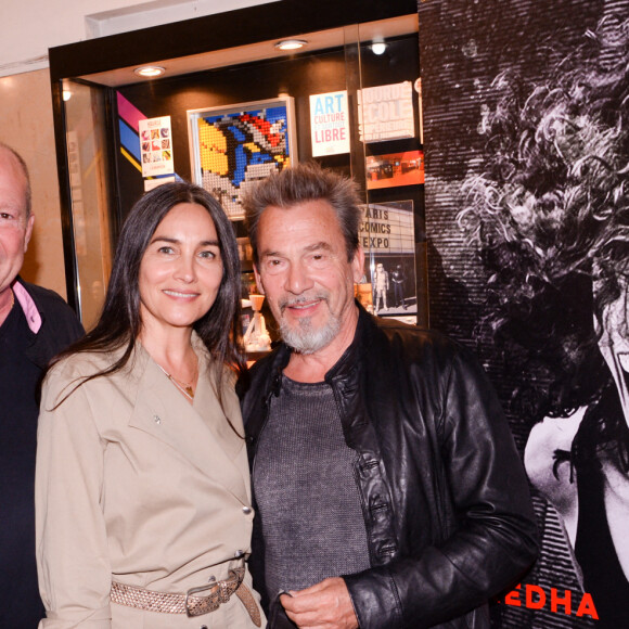 Exclusif - Rolland Courbis avec Florent Pagny et sa femme Azucena Caamano lors de la première du spectacle Lost in Buenos Aires à l'Européen à Paris le 28 juin 2021. © Rachid Bellak / Bestimage