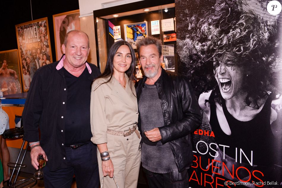 Exclusif - Rolland Courbis avec Florent Pagny et sa femme Azucena Caamano lors de la première du spectacle Lost in Buenos Aires à l'Européen à Paris le 28 juin 2021. © Rachid Bellak / Bestimage