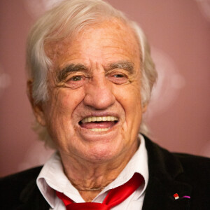 Jean-Paul Belmondo reçoit un Gant d'Or d'Honneur lors de la cérémonie des Gants d'Or à Bruxelles le 18 octobre 2019.