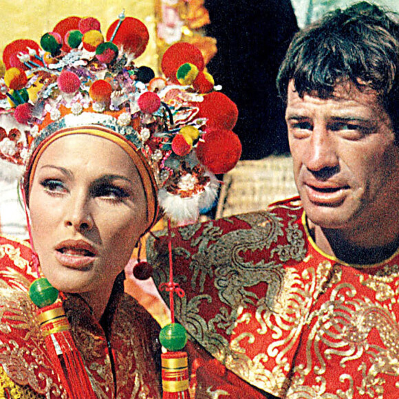 Archives - Ursula Andress et Jean-Paul Belmondo sur le tournage du film "Les tribulations d'un chinois en Chine". 1965.