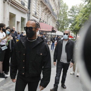 Lewis Hamilton à l'issue du défilé Balenciaga (collection Haute Couture Automne/Hiver 2021-2022) au George V à Paris. Le 7 juillet 2021. © Clovis-Veeren/Bestimage