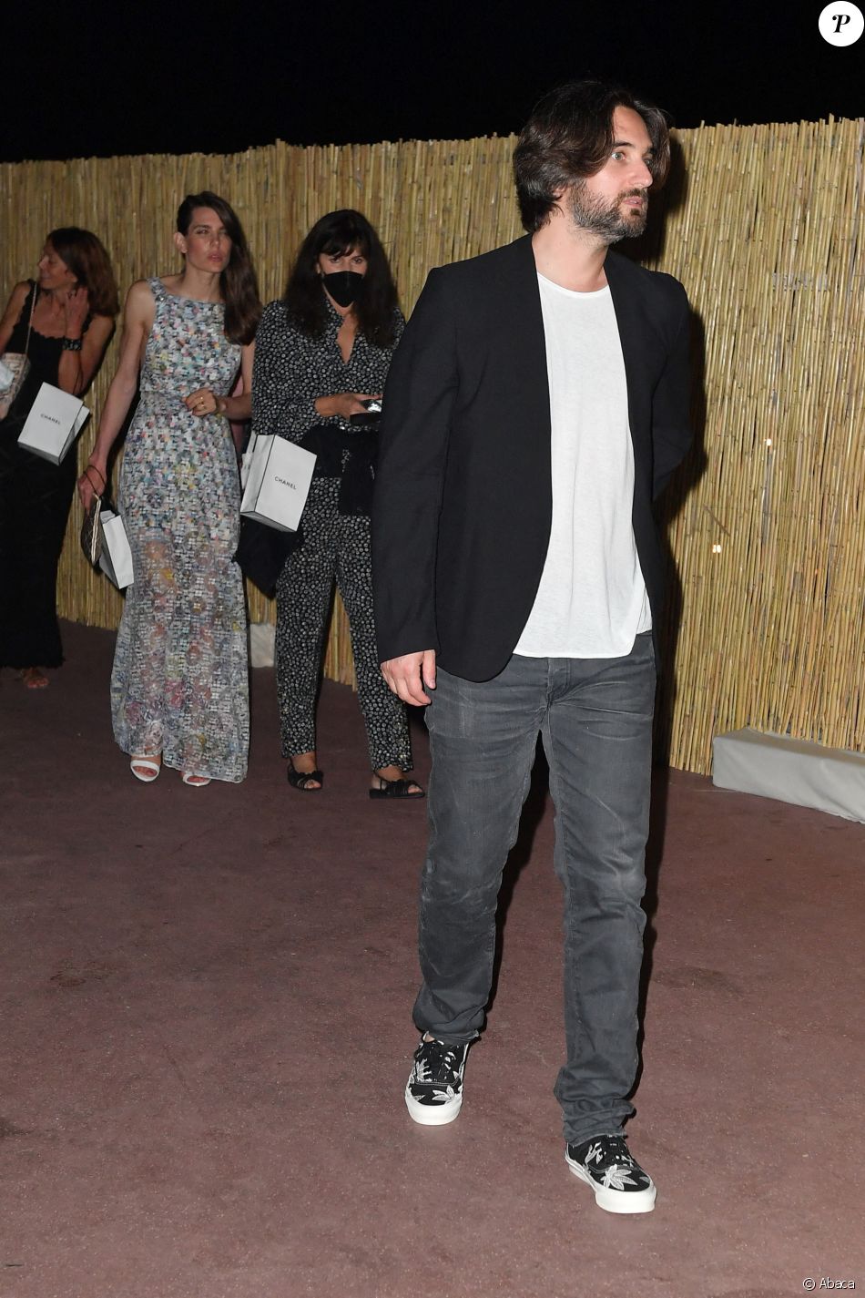 Charlotte Casiraghi et Dimitri Rassam à la soirée Chanel organisée en marge du Festival de Cannes, le 7 juillet 2021.