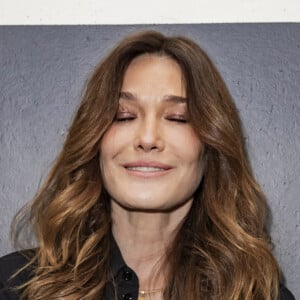 Carla Bruni Sarkozy en coulisse de l'émission "On Est Presque En Direct" (OEED), le 14 novembre 2020. © Jack Tribeca / Bestimage 