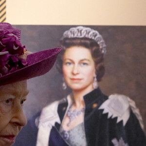 La reine Elizabeth II dévoile une plaque au nouveau musée nouveau Argyll and Sutherland Highlanders au château de Stirling, Ecosse, Royaume Uni, le 29 juin 2021. 