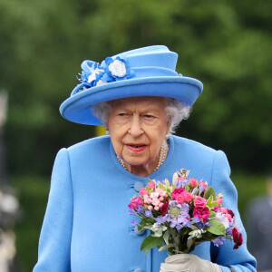 La reine Elisabeth II d'Angleterre et le prince William, duc de Cambridge, assistent à la cérémonie des clés devant le palais d'Holyroodhouse à Edimbourg, moment où la souveraine se voit remettre les clés de la ville. Cet événement marque le début la semaine de Holyrood, que la reine consacre chaque année à l'Ecosse. Le 28 juin 2021.