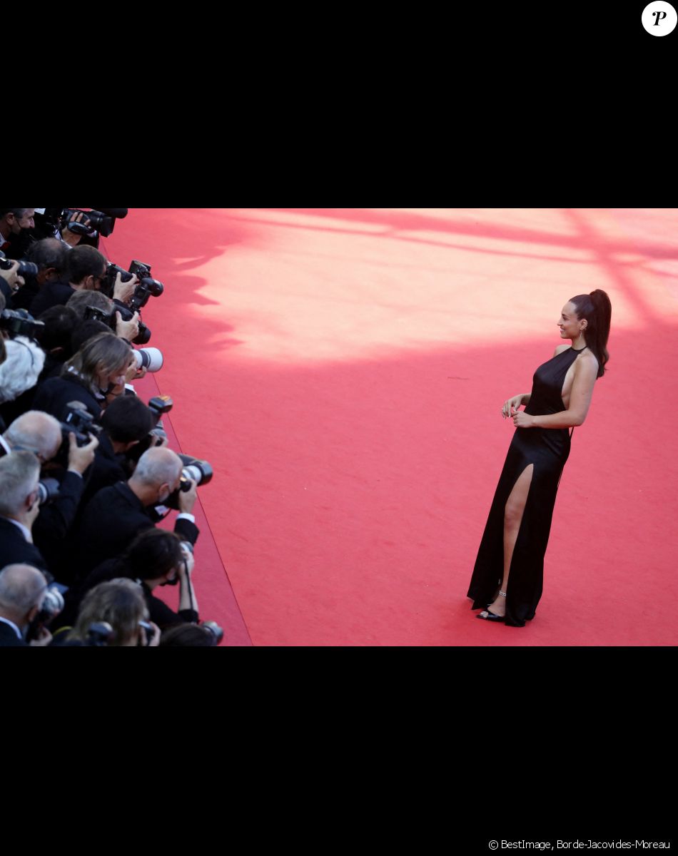 Camélia Jordana - Montée des marches du film " De son vivant " lors du 74ème Festival International du Film de Cannes. Le 10 juillet 2021 © Borde-Jacovides-Moreau / Bestimage