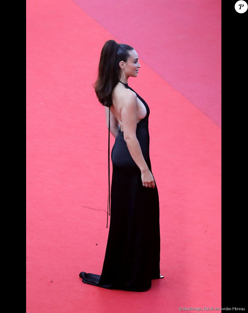 Camélia Jordana - Montée des marches du film " De son vivant " lors du 74ème Festival International du Film de Cannes. Le 10 juillet 2021 © Borde-Jacovides-Moreau / Bestimage