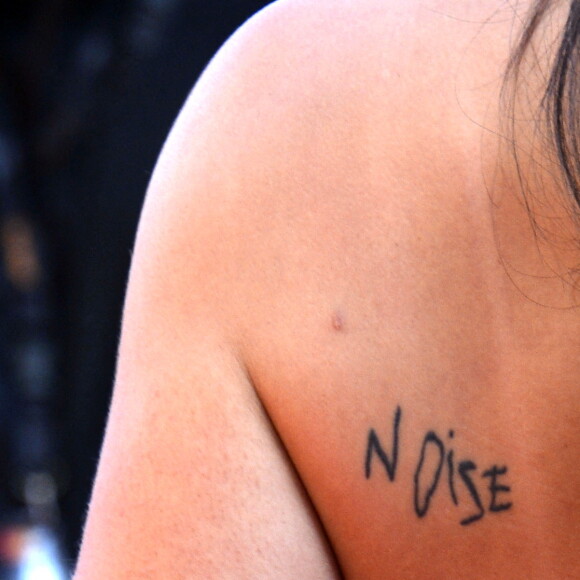 Tatouage Camélia Jordana - Montée des marches du film " De son vivant " lors du 74ème Festival International du Film de Cannes. Le 10 juillet 2021 